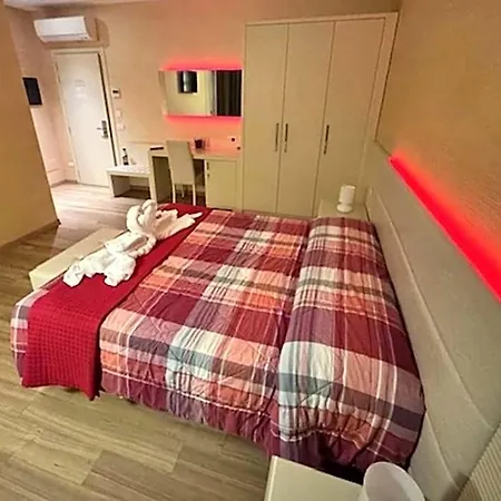 Larotonda מלון ורוקיו